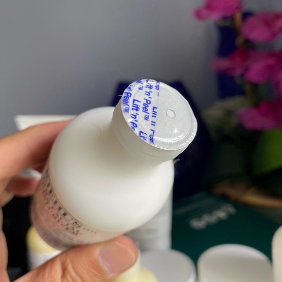 KIEHL’S BUNDLE (8) - Picture 8 of 9